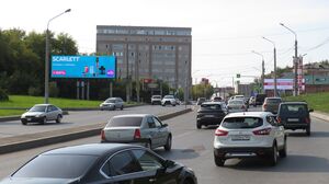 Реклама на суперсайте на пересечении Гусарова и Фрунзе в Омске: кадр 2
