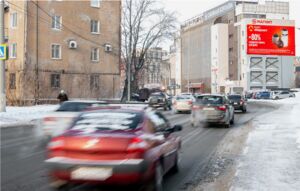 Реклама на медиафасаде на Герцена, 34 в Омске