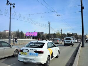 Реклама на суперсайте на пересечении Думской и Ленина в Омске