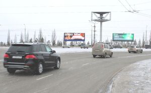 Реклама на суперсайте на Суворова, у Кировской развязки (левый щит) в Омске