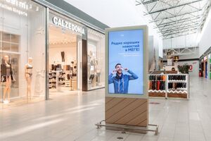 Реклама в торговых центрах Омска: медиатотемы в торговой галерее в торговом центре, так выглядит формат